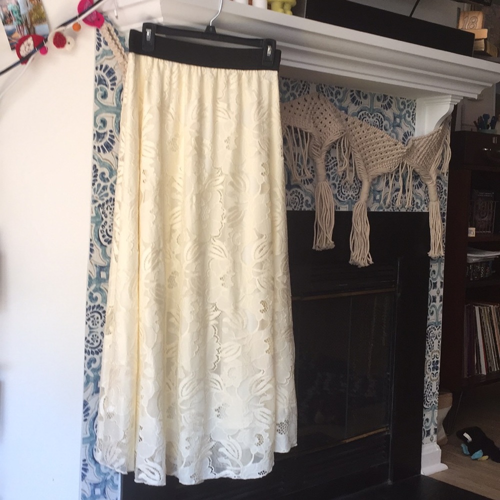 Lularoe Lucy Skirt - ivory lace in large floral